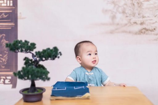 广汉满月宝宝放屁臭 广汉满月宝宝放屁臭